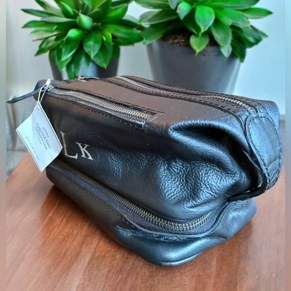 Pottery Barn Black Leather Travel Toiletry NWT - Picture 4 of 11